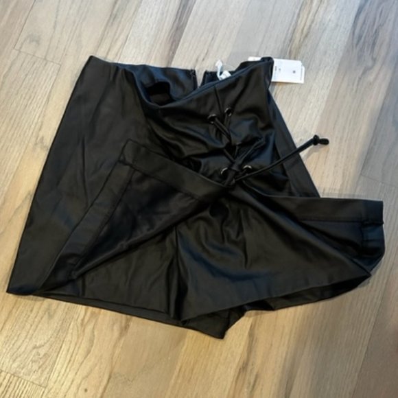 BCBGeneration Black Leather Mini Skort - Size 6 - NWT - Picture 4 of 5